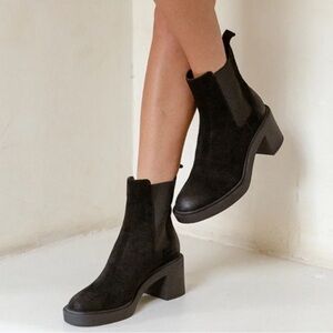 Dolce Vita Black Gunner Ankle Bootie Sz 6.5 Chunky Block Heel Suede Waterproof